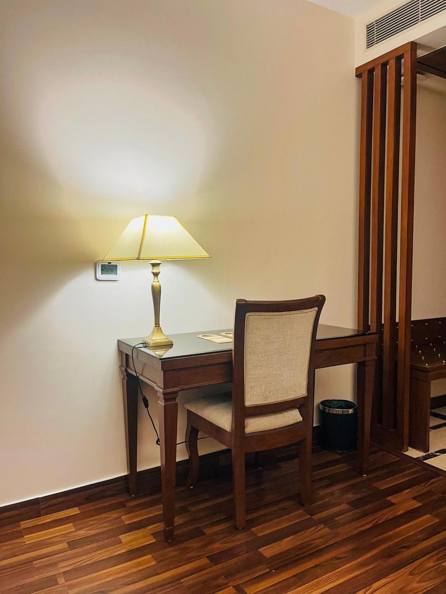 Hotel Home In By Amrik Sukhdev Sonipat Exterior foto