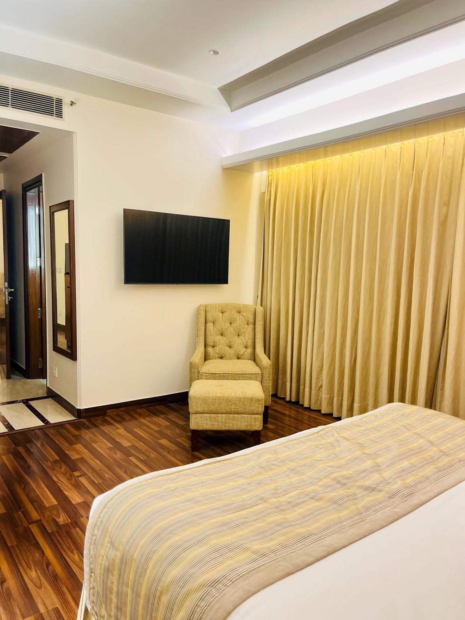 Hotel Home In By Amrik Sukhdev Sonipat Exterior foto